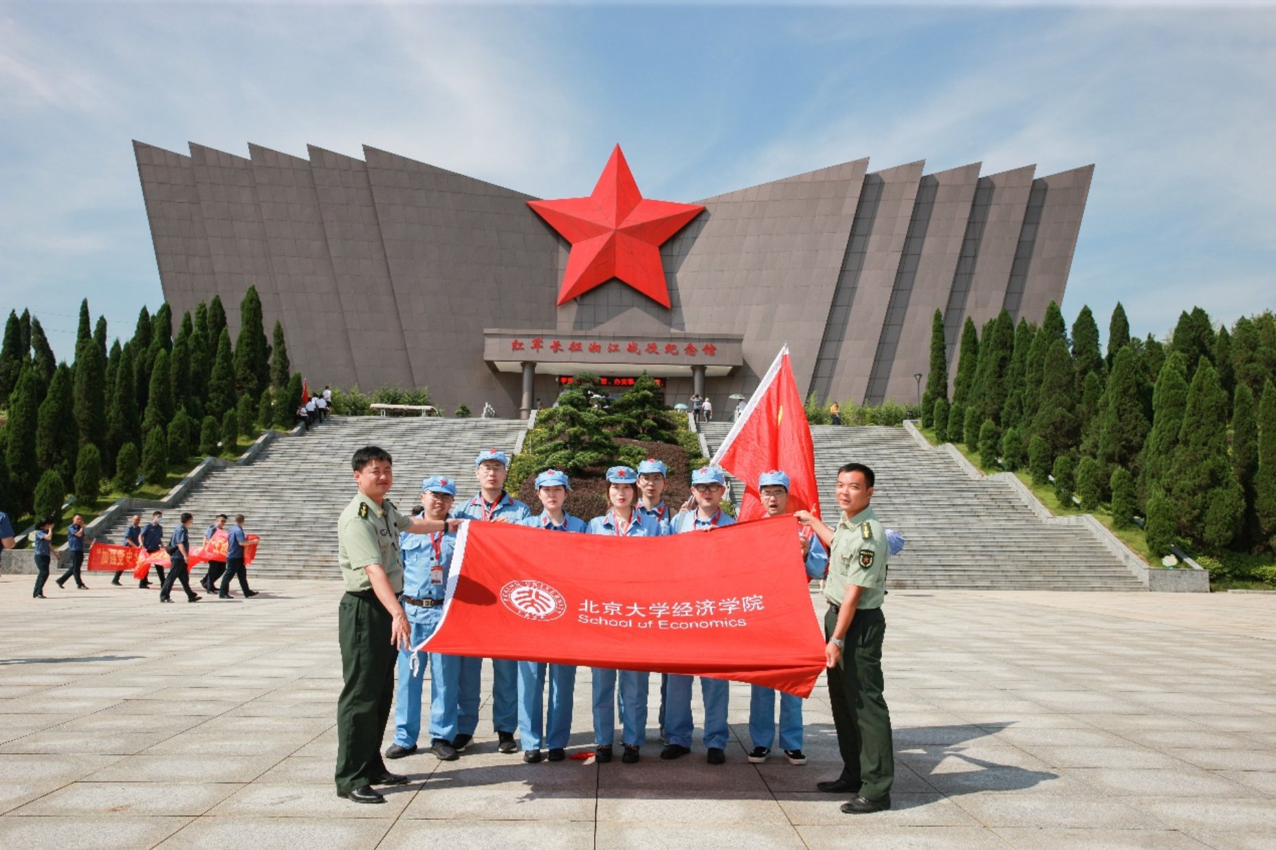 F:\韩笑党支部材料\12. 桂林实践\新闻稿\北大Kaiyun体育官方网站全站入口照片\0W0I0324.jpg